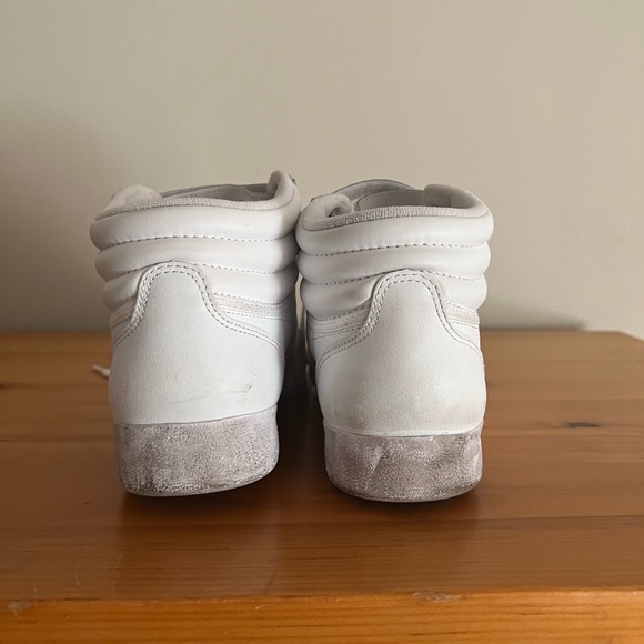 White Reeboks with Velcro straps - Picture 5 of 5